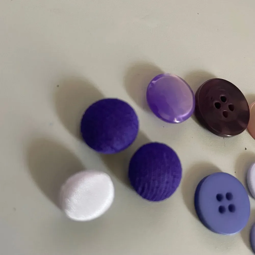 Lot sewing Clothing buttons purple lilac fabric plastic‎  varied sizes